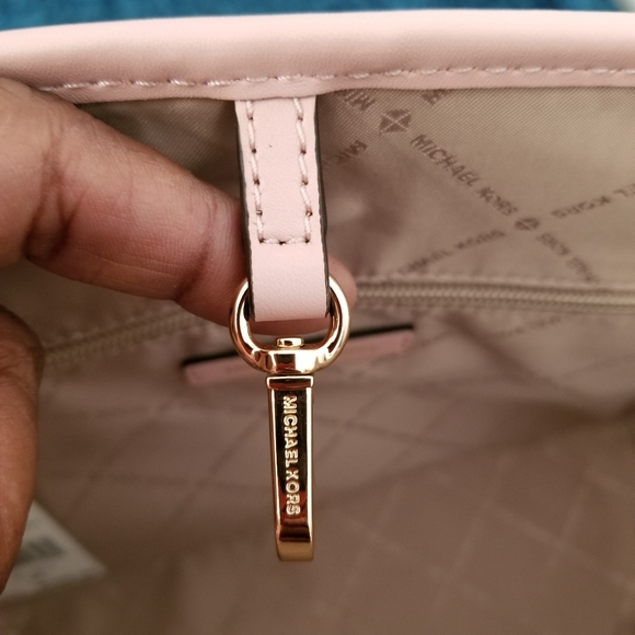 SOLD Michael Kors| Carry All Tote Vanilla Multi Pink - Picture 6 of 9
